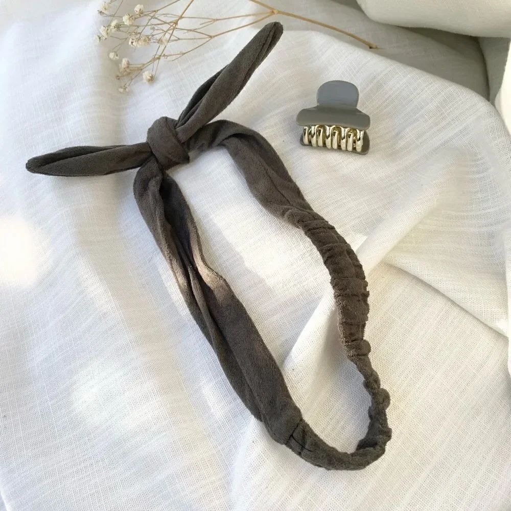 Grey headband & clip 🤍